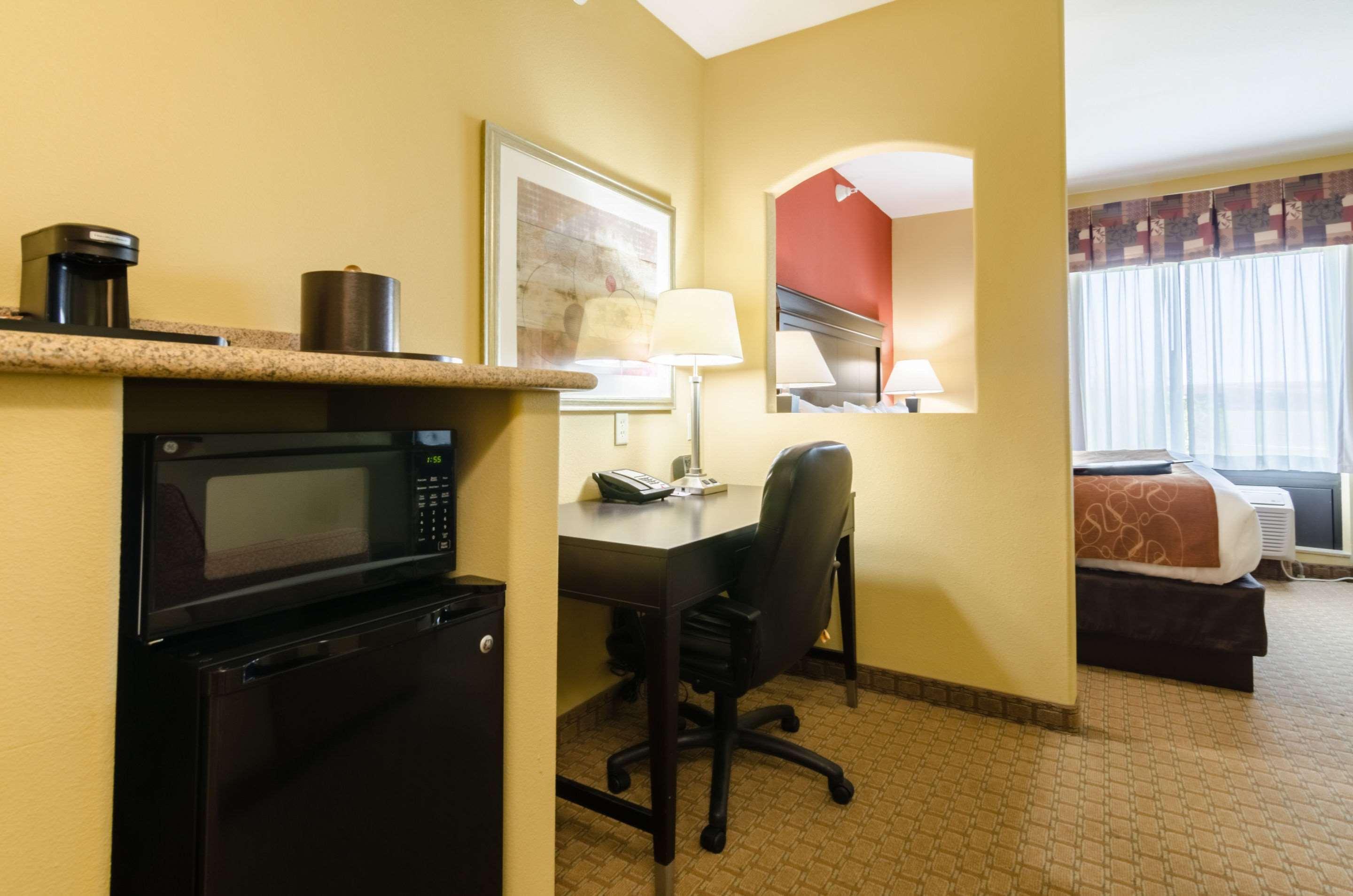 Comfort Suites Salina South Zewnętrze zdjęcie