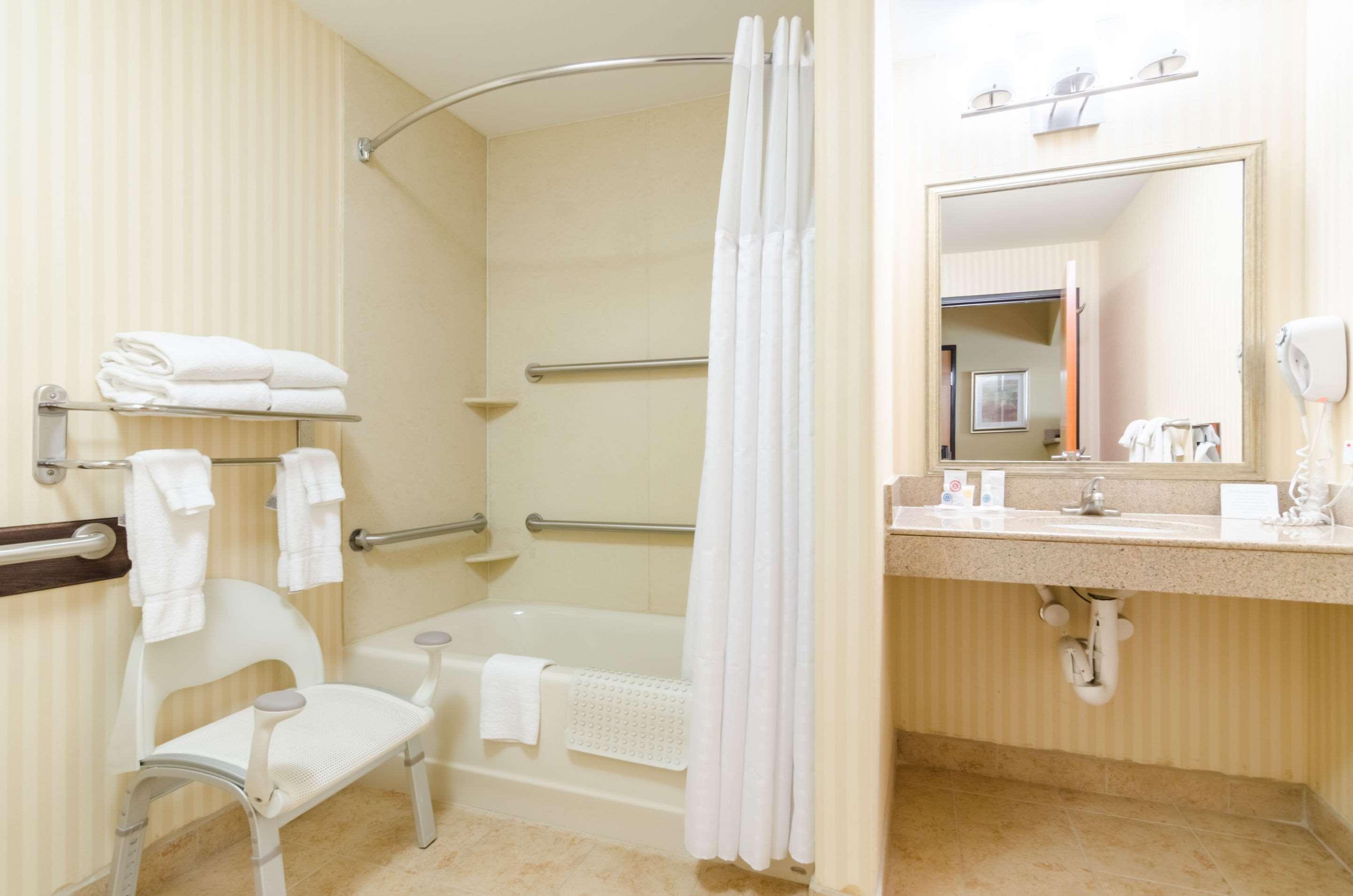 Comfort Suites Salina South Zewnętrze zdjęcie