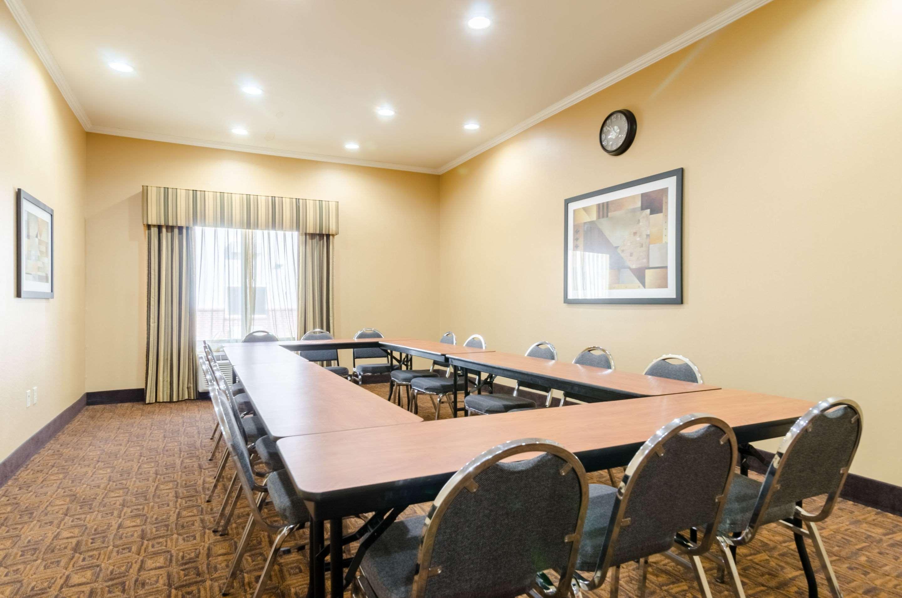 Comfort Suites Salina South Zewnętrze zdjęcie