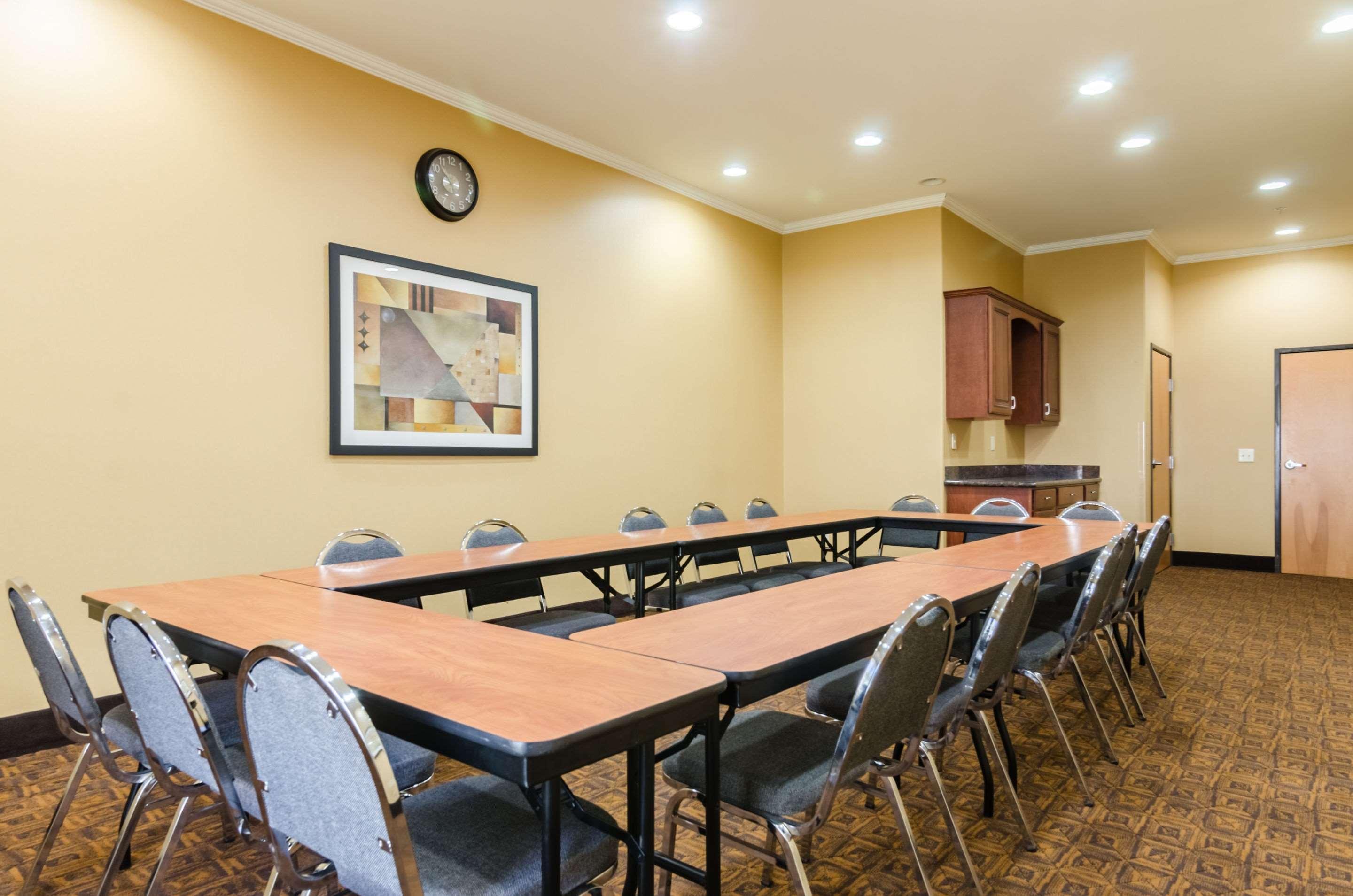 Comfort Suites Salina South Zewnętrze zdjęcie