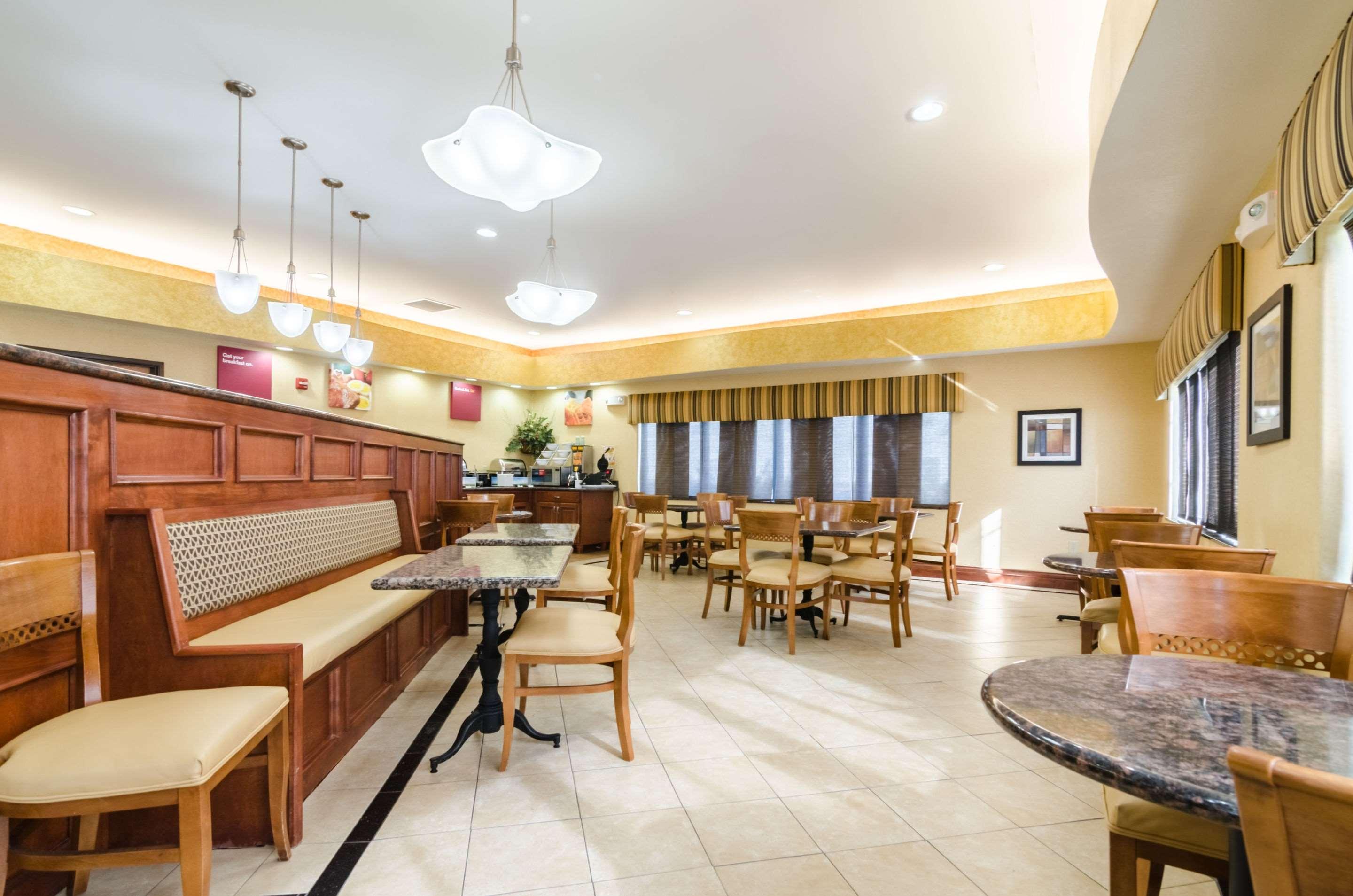 Comfort Suites Salina South Zewnętrze zdjęcie