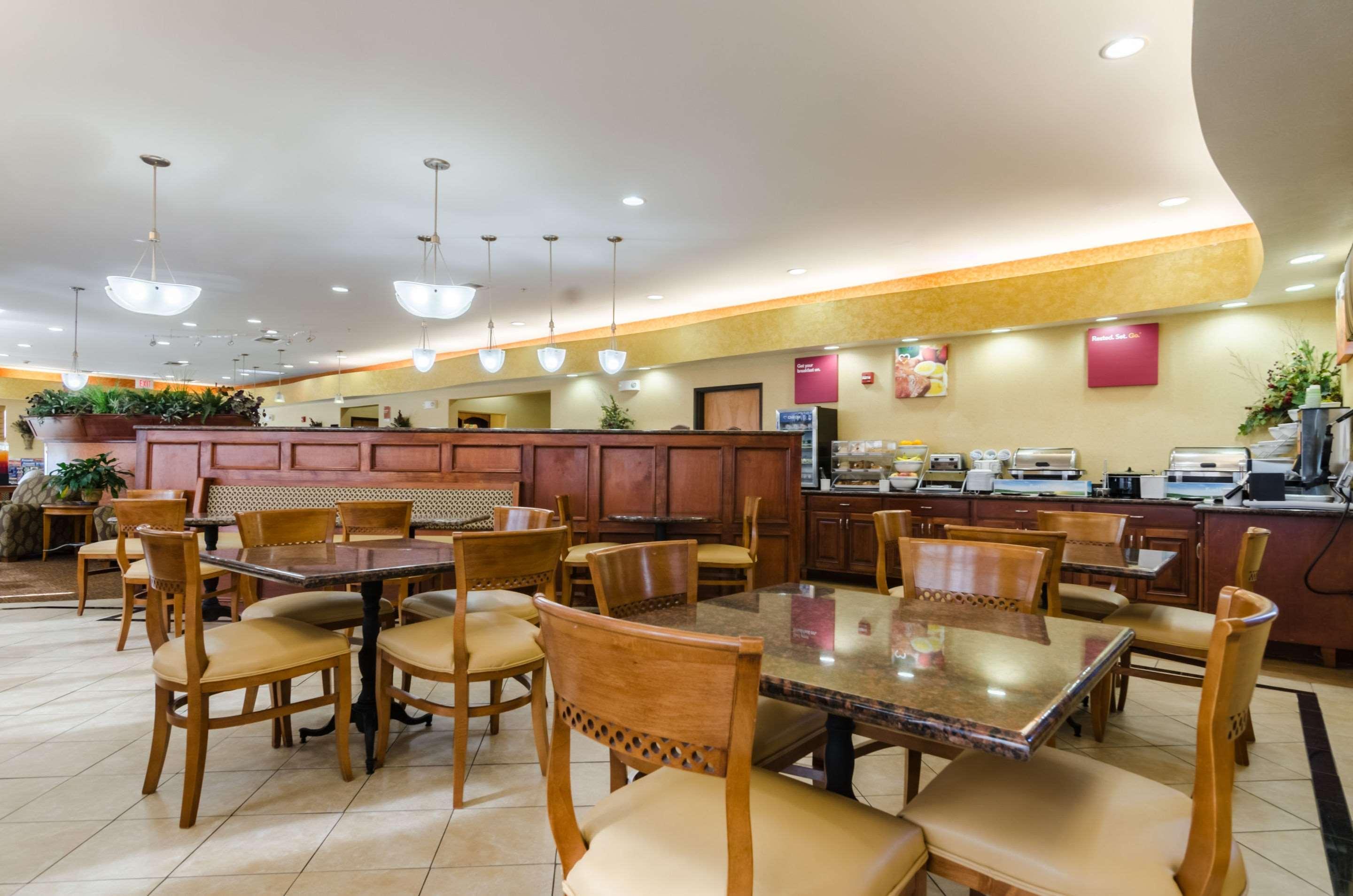Comfort Suites Salina South Zewnętrze zdjęcie