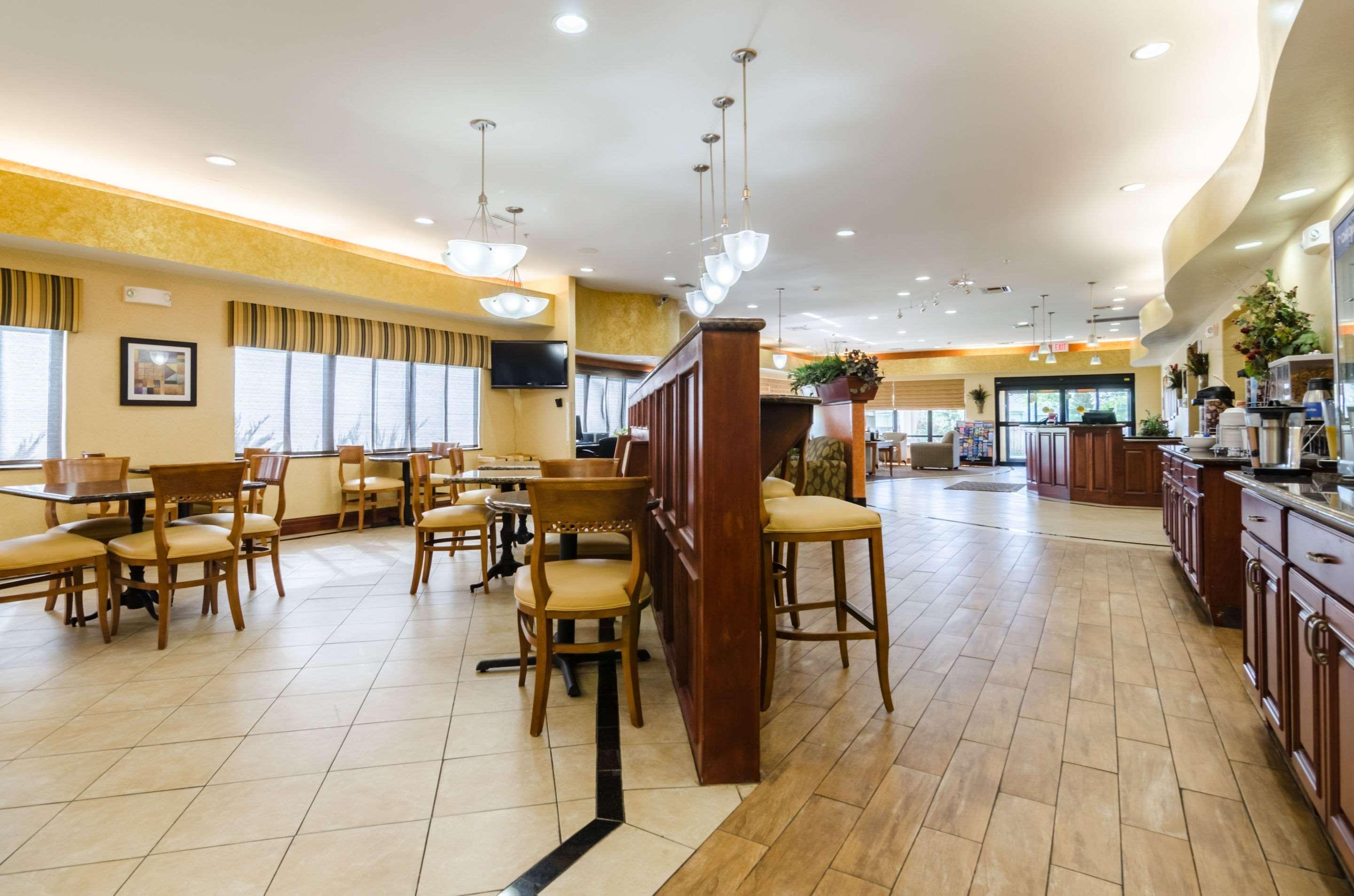 Comfort Suites Salina South Zewnętrze zdjęcie