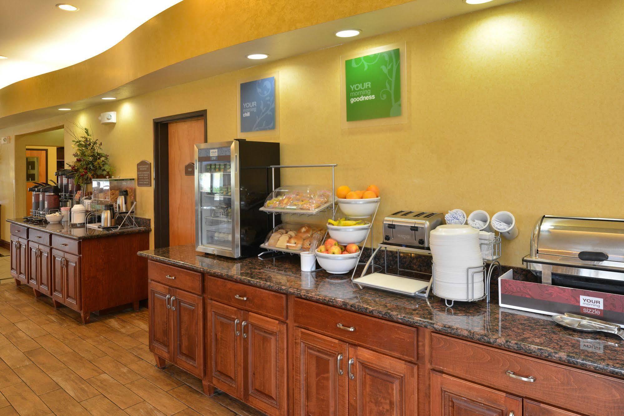 Comfort Suites Salina South Zewnętrze zdjęcie